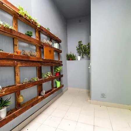 Apartament Rustic 2 Bed 5mins To Metro & Tram *