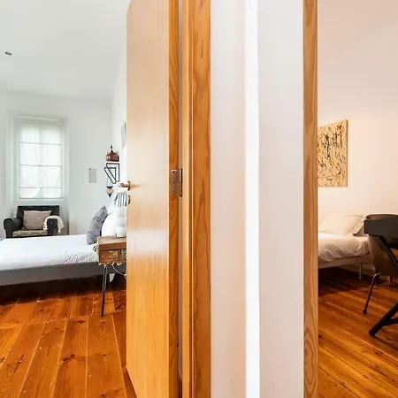 Rustic 2 Bed 5mins To Metro & Tram * ליסבון