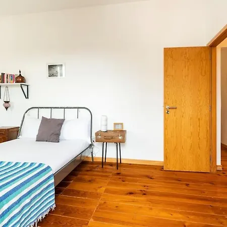 דירה Rustic 2 Bed 5mins To Metro & Tram