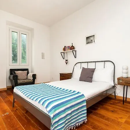Rustic 2 Bed 5mins To Metro & Tram Апартаменты *